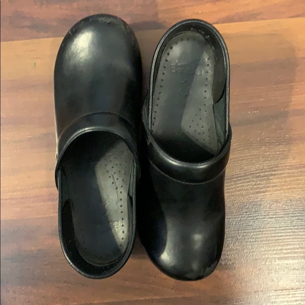 Black Danskos